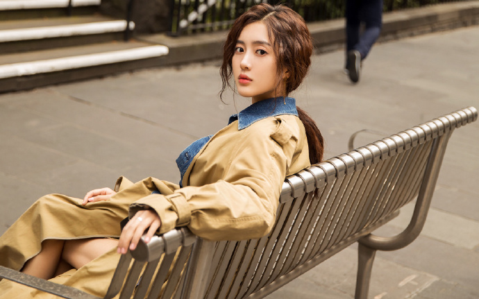 这里装得下公文包 也容得下安全帽！